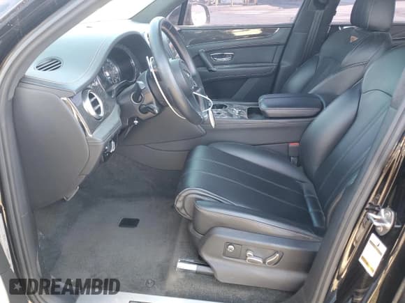 ✅ 2019 Bentley Bentayga V8 • VIN: SJAAM2ZV0KC024580 • Lot: 46690005. Listed on Copart with 46,452 mi. Free auction sales archive from the USA and detailed vehicle history report at DreamBid. Image 7.