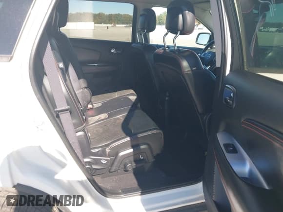 ✅ 2015 Dodge Journey R/T • VIN: 3C4PDDEG9FT611964 • Lot: 43521659. Wystawiony na IAAI z przebiegiem 176 098 mil. Bezpłatny archiwum sprzedaży aukcyjnych z USA i szczegółowy raport historii pojazdu na DreamBid. Zdjęcie 8.