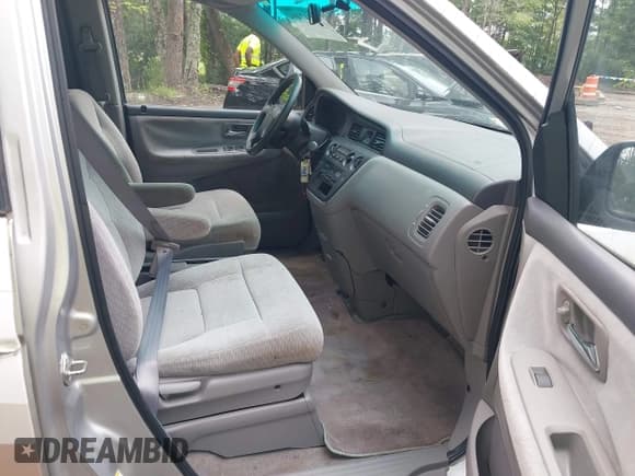 ✅ 2004 Honda Odyssey LX • VIN: 5FNRL18594B037821 • Lot: 42947494. Wystawiony na IAAI z przebiegiem 111 083 mil. Bezpłatny archiwum sprzedaży aukcyjnych z USA i szczegółowy raport historii pojazdu na DreamBid. Zdjęcie 5.