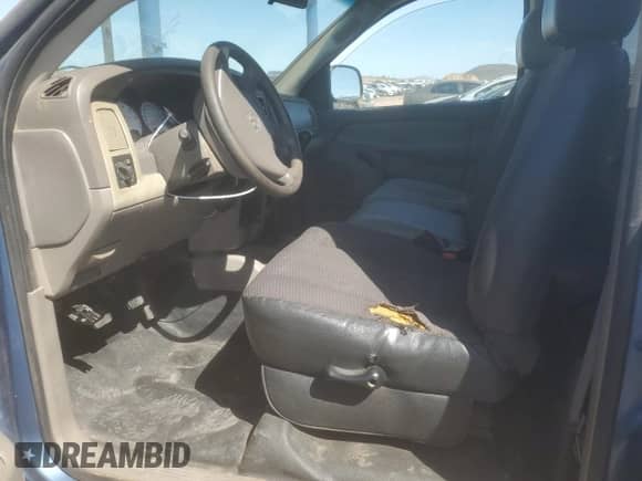 2003 Dodge 1500 ST z VIN 1D7HA16K33J503900, wystawiony jako Copart lot #73180344 z przebiegiem 188 112 mil mil oraz Czysty tytuł • Clean title. Historia ofert i sprzedaży dostępna na DreamBid. Obrazek 7.