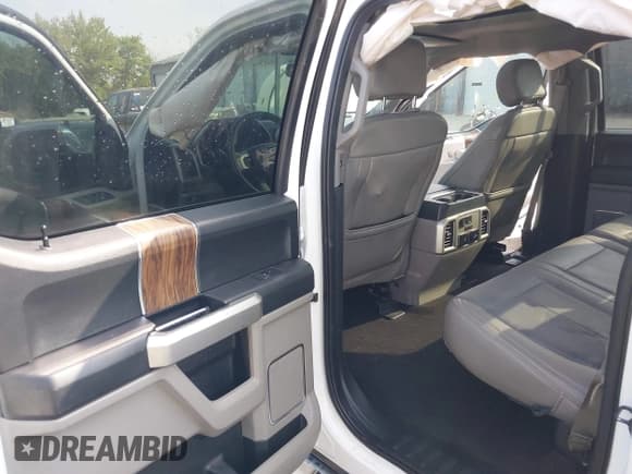 ✅ 2020 Ford F-150 XL • VIN: 1FTEW1E42LFB98121 • Lot: 43179467. Wystawiony na IAAI z przebiegiem 68 210 mil. Bezpłatny archiwum sprzedaży aukcyjnych z USA i szczegółowy raport historii pojazdu na DreamBid. Zdjęcie 8.