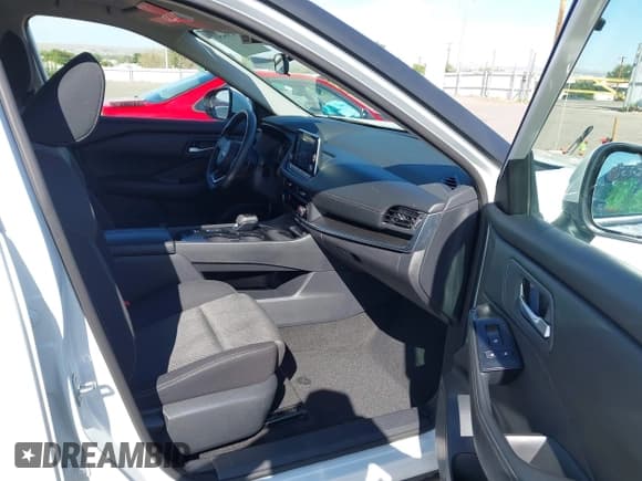 ✅ 2024 Nissan Rogue SV • VIN: 5N1BT3BA2RC671975 • Lot: 43236450. Wystawiony na IAAI z przebiegiem 54 180 mil. Bezpłatny archiwum sprzedaży aukcyjnych z USA i szczegółowy raport historii pojazdu na DreamBid. Zdjęcie 5.