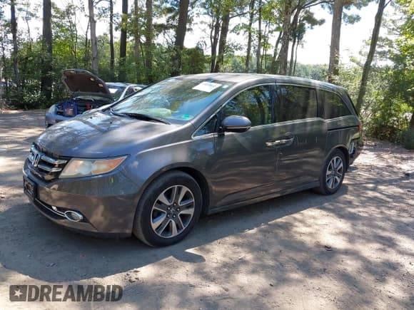 ✅ 2014 Honda Odyssey Touring • VIN: 5FNRL5H96EB083005 • Lot: 43019031. Listed on IAAI with 141,688 mi. Free auction sales archive from the USA and detailed vehicle history report at DreamBid. Image 20.
