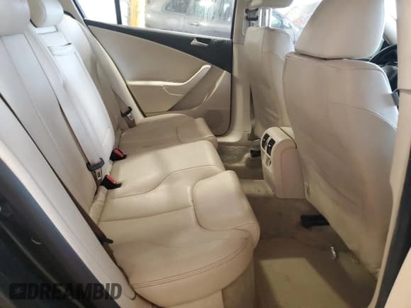 ✅ 2010 Volkswagen Passat Komfort • VIN: WVWJM7ANXAP051879 • Lot: 85725815. Listed on Copart with 138,711 mi. Free auction sales archive from the USA and detailed vehicle history report at DreamBid. Image 10.