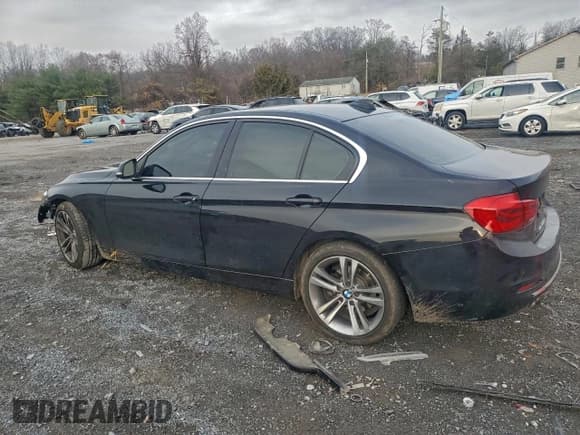 ✅ 2016 BMW 3 Series 328i • VIN: WBA8E9C59GK647069 • Lot: 94022585. Wystawiony na Copart z przebiegiem Nie podano. Bezpłatny archiwum sprzedaży aukcyjnych z USA i szczegółowy raport historii pojazdu na DreamBid. Zdjęcie 2.