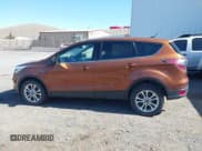 ✅ 2017 Ford Escape SE • VIN: 1FMCU9GD2HUA51174 • Lot: 41733323. Wystawiony na IAAI z przebiegiem 79 278 mil. Bezpłatny archiwum sprzedaży aukcyjnych z USA i szczegółowy raport historii pojazdu na DreamBid. Zdjęcie 15.