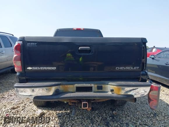 ✅ 2005 Chevrolet Silverado 2500HD LS • VIN: 1GCHK232X5F966561 • Lot: 42402828. Wystawiony na IAAI z przebiegiem 207 618 mil. Bezpłatny archiwum sprzedaży aukcyjnych z USA i szczegółowy raport historii pojazdu na DreamBid. Zdjęcie 16.