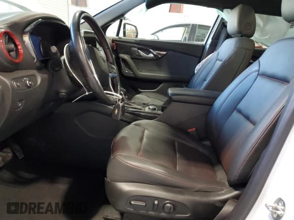 ✅ 2021 Chevrolet Blazer RS • VIN: 3GNKBKRS9MS525986 • Lot: 85845775. Wystawiony na Copart z przebiegiem 46 424 mil. Bezpłatny archiwum sprzedaży aukcyjnych z USA i szczegółowy raport historii pojazdu na DreamBid. Zdjęcie 7.