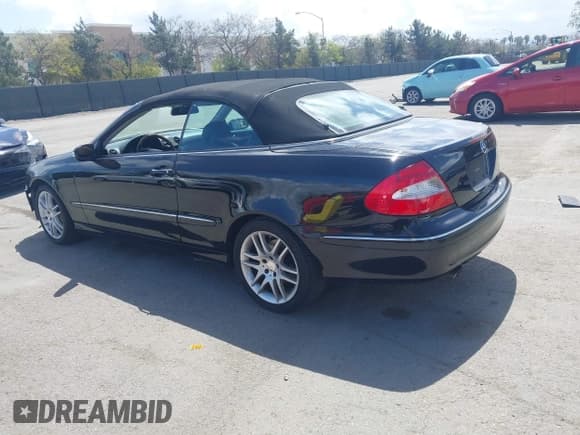 ✅ 2009 Mercedes-Benz CLK 350 • VIN: WDBTK56F29T107402 • Lot: 41934705. Listed on IAAI with 235,246 mi. Free auction sales archive from the USA and detailed vehicle history report at DreamBid. Image 3.