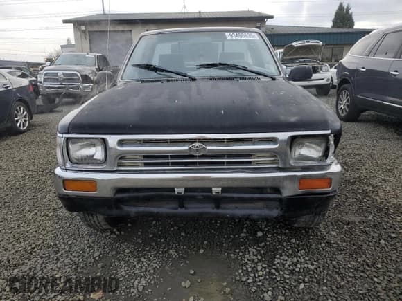 ✅ 1993 Toyota Pickup DLX • VIN: JT4RN82PXP5070300 • Lot: 93468635. Wystawiony na Copart z przebiegiem 203 096 mil. Bezpłatny archiwum sprzedaży aukcyjnych z USA i szczegółowy raport historii pojazdu na DreamBid. Zdjęcie 5.