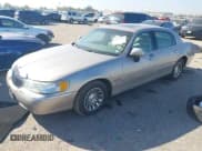 ✅ 2002 Lincoln Town Car Signature • VIN: 1LNHM82W72Y614339 • Lot: 43874876. Listed on IAAI with 157,755 mi. Free auction sales archive from the USA and detailed vehicle history report at DreamBid. Image 2.