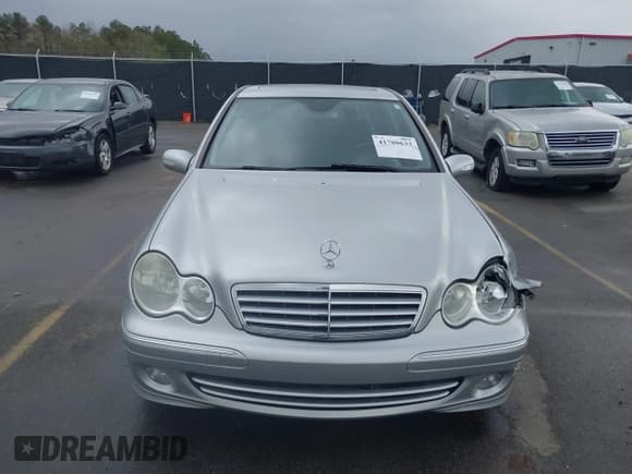 ✅ 2005 Mercedes-Benz C 240 • VIN: WDBRF81J45F690480 • Lot: 41780633. Wystawiony na IAAI z przebiegiem 150 147 mil. Bezpłatny archiwum sprzedaży aukcyjnych z USA i szczegółowy raport historii pojazdu na DreamBid. Zdjęcie 12.
