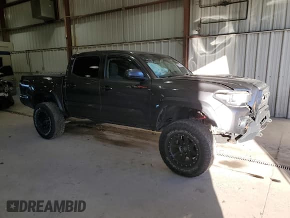 ✅ 2017 Toyota Tacoma SR5 • VIN: 5TFAZ5CN8HX051389 • Лот: 92120395. Опубликован ранее на Copart с пробегом 166 340 миль. Бесплатный доступ к архиву аукционных продаж из США и подробный отчёт об истории автомобиля на DreamBid. Изображение 4.