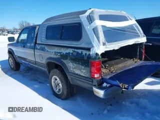 1996 Dodge Dakota z VIN 1B7GG23X2TS588149, wystawiony jako IAAI lot #41606018 z przebiegiem 186 420 mil mil oraz . Historia ofert i sprzedaży dostępna na DreamBid. Obrazek 3.