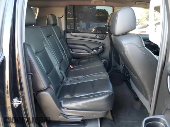 ✅ 2018 Chevrolet Suburban LT • VIN: 1GNSCHKC2JR228351 • Lot: 81263864. Wystawiony na Copart z przebiegiem 263 257 mil. Bezpłatny archiwum sprzedaży aukcyjnych z USA i szczegółowy raport historii pojazdu na DreamBid. Zdjęcie 11.