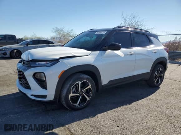 2021 Chevrolet TrailBlazer RS z VIN KL79MTSL6MB084188, wystawiony jako Copart lot #82558935 z przebiegiem 27 292 mil mil oraz Szkoda całkowita • Salvage title. Historia ofert i sprzedaży dostępna na DreamBid. Obrazek 1.