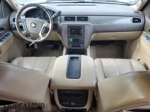 ✅ 2011 Chevrolet Suburban LT • VIN: 1GNSCJE02BR355160 • Lot: 74143134. Wystawiony na Copart z przebiegiem 277 838 mil. Bezpłatny archiwum sprzedaży aukcyjnych z USA i szczegółowy raport historii pojazdu na DreamBid. Zdjęcie 8.