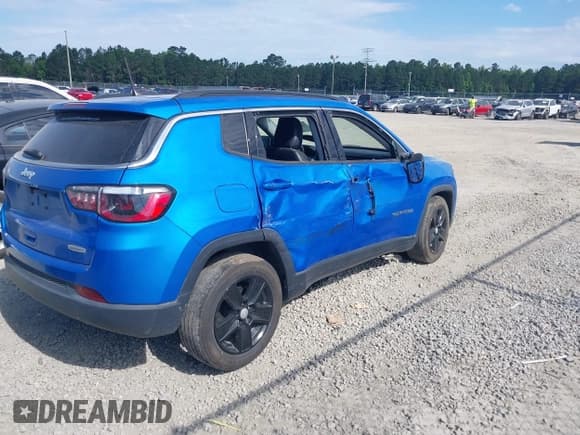 ✅ 2022 Jeep Compass Latitude • VIN: 3C4NJCBB6NT229148 • Lot: 42342559. Listed on IAAI with 26,915 mi. Free auction sales archive from the USA and detailed vehicle history report at DreamBid. Image 4.