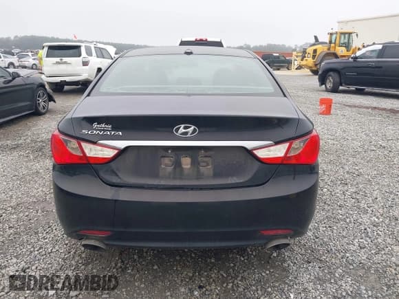✅ 2011 Hyundai Sonata Limited • VIN: 5NPEC4AC1BH124748 • Lot: 43351583. Listed on IAAI with 235,734 mi. Free auction sales archive from the USA and detailed vehicle history report at DreamBid. Image 16.