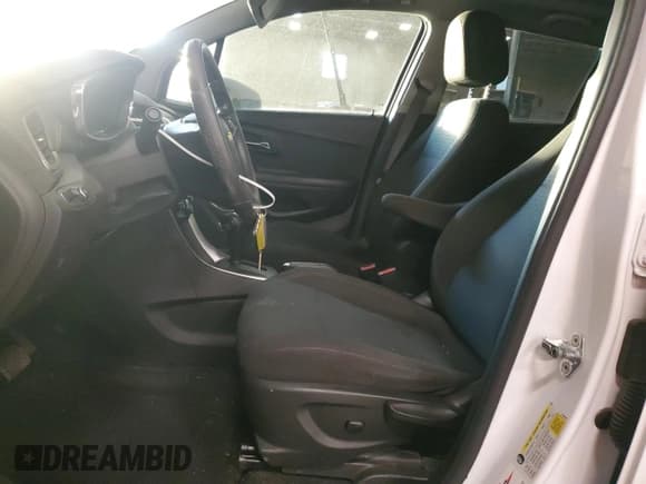 ✅ 2021 Chevrolet Trax LS • VIN: KL7CJKSB2MB300473 • Lot: 91988465. Listed on Copart with 31,978 mi. Free auction sales archive from the USA and detailed vehicle history report at DreamBid. Image 7.