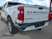 ✅ 2019 Chevrolet Silverado 1500 Custom • VIN: 1GCRWBEH3KZ207559 • Lot: 43477477. Wystawiony na IAAI z przebiegiem 110 529 mil. Bezpłatny archiwum sprzedaży aukcyjnych z USA i szczegółowy raport historii pojazdu na DreamBid. Zdjęcie 6.