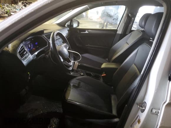 ✅ 2022 Volkswagen Tiguan SE • VIN: 3VV2B7AX1NM136960 • Лот: 90089645. Опубликован ранее на Copart с пробегом 25 793 миль. Бесплатный доступ к архиву аукционных продаж из США и подробный отчёт об истории автомобиля на DreamBid. Изображение 7.