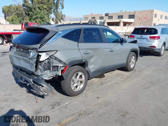 ✅ 2024 Hyundai Tucson SEL • VIN: 5NMJBCDE2RH405327 • Lot: 43228524. Listed on IAAI with 47,629 mi. Free auction sales archive from the USA and detailed vehicle history report at DreamBid. Image 4.