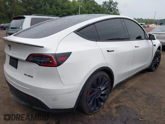 ✅ 2022 Tesla Model Y Performance • VIN: 7SAYGDEFXNF376882 • Lot: 42906369. Wystawiony na IAAI z przebiegiem 37 586 mil. Bezpłatny archiwum sprzedaży aukcyjnych z USA i szczegółowy raport historii pojazdu na DreamBid. Zdjęcie 4.