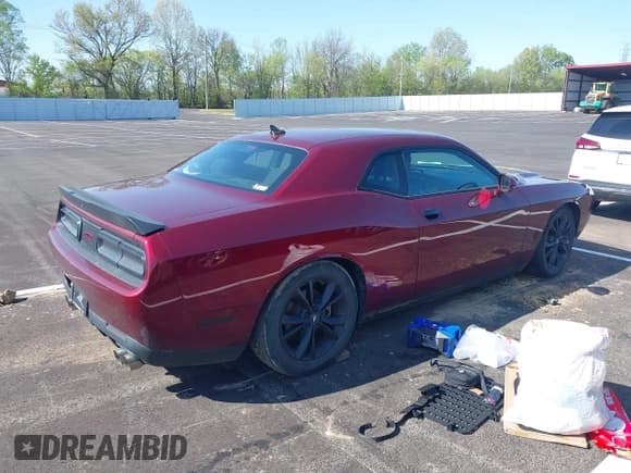 ✅ 2022 Dodge Challenger SXT • VIN: 2C3CDZGGXNH109629 • Lot: 41977454. Listed on IAAI with 64,946 mi. Free auction sales archive from the USA and detailed vehicle history report at DreamBid. Image 4.