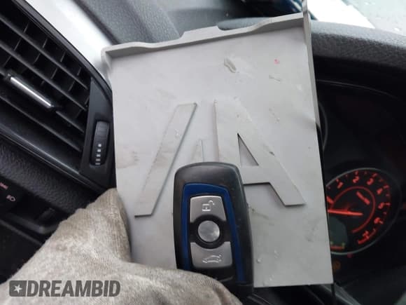 ✅ 2015 BMW 2 Series M235i xDrive • VIN: WBA1J9C50FVX99252 • Lot: 43387988. Wystawiony na IAAI z przebiegiem 67 857 mil. Bezpłatny archiwum sprzedaży aukcyjnych z USA i szczegółowy raport historii pojazdu na DreamBid. Zdjęcie 11.