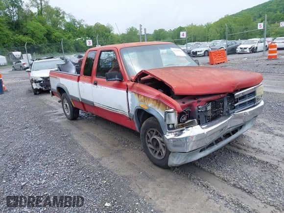 1991 Dodge Dakota z VIN 1B7GL23Y9M5234988, wystawiony jako IAAI lot #42243960 z przebiegiem 247 616 mil mil oraz . Historia ofert i sprzedaży dostępna na DreamBid. Obrazek 1.