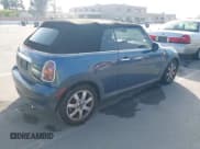 ✅ 2010 MINI Convertible • VIN: WMWMR3C56ATU98301 • Lot: 42228835. Wystawiony na IAAI z przebiegiem 117 325 mil. Bezpłatny archiwum sprzedaży aukcyjnych z USA i szczegółowy raport historii pojazdu na DreamBid. Zdjęcie 4.