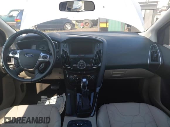 ✅ 2014 Ford Focus Electric • VIN: 1FADP3R43EL342090 • Lot: 80268875. Listed on Copart with 51,843 mi. Free auction sales archive from the USA and detailed vehicle history report at DreamBid. Image 9.