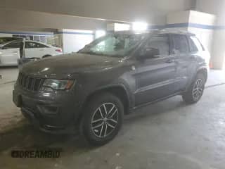 2018 Jeep Grand Cherokee Trailhawk с VIN 1C4RJFLT5JC105095, выставлен на аукционе Copart как лот 62488195 с пробегом 107 593 миль миль и Списание • Salvage title. История ставок и продаж доступна на DreamBid. Изображение 1.
