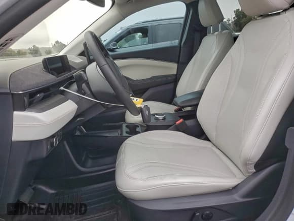 ✅ 2023 Ford Mustang Mach-E Premium • VIN: 3FMTK3RM0PMA39768 • Лот: 95968205. Опубликован ранее на Copart с пробегом 52 182 миль. Бесплатный доступ к архиву аукционных продаж из США и подробный отчёт об истории автомобиля на DreamBid. Изображение 7.