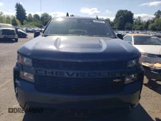 ✅ 2021 Chevrolet Silverado 1500 Custom • VIN: 1GCRYBEK3MZ302101 • Lot: 64446014. Wystawiony na Copart z przebiegiem 49 027 mil. Bezpłatny archiwum sprzedaży aukcyjnych z USA i szczegółowy raport historii pojazdu na DreamBid. Zdjęcie 5.