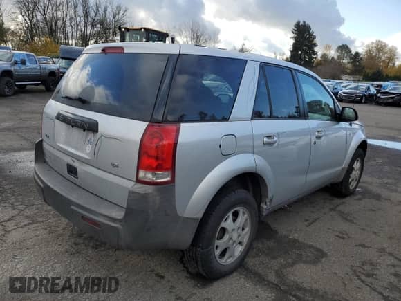 2004 Saturn VUE V6 z VIN 5GZCZ534X4S850211, wystawiony jako Copart lot #81284524 z przebiegiem 188 671 mil mil oraz Czysty tytuł • Clean title. Historia ofert i sprzedaży dostępna na DreamBid. Obrazek 3.