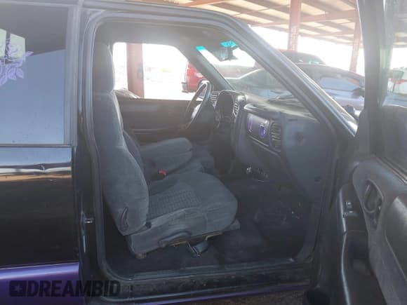 ✅ 2000 Chevrolet S-10 LS • VIN: 1GCCS1954Y8215986 • Лот: 41837475. Опубликован ранее на IAAI с пробегом 192 113 миль. Бесплатный доступ к архиву аукционных продаж из США и подробный отчёт об истории автомобиля на DreamBid. Изображение 5.