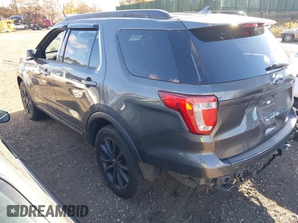✅ 2018 Ford Explorer XLT • VIN: 1FM5K8DH5JGC89251 • Lot: 43636131. Wystawiony na IAAI z przebiegiem 60 648 mil. Bezpłatny archiwum sprzedaży aukcyjnych z USA i szczegółowy raport historii pojazdu na DreamBid. Zdjęcie 3.