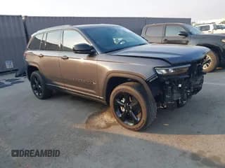✅ 2023 Jeep Grand Cherokee Altitude • VIN: 1C4RJGAG7PC647982 • Лот: 41407915. Опубликован ранее на IAAI с пробегом 1 762 миль. Бесплатный доступ к архиву аукционных продаж из США и подробный отчёт об истории автомобиля на DreamBid. Изображение 1.