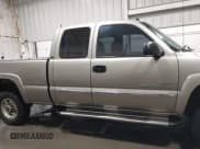 ✅ 2003 Chevrolet Silverado 2500HD LS • VIN: 1GCHK29G43E157174 • Lot: 41839189. Wystawiony na IAAI z przebiegiem 179 860 mil. Bezpłatny archiwum sprzedaży aukcyjnych z USA i szczegółowy raport historii pojazdu na DreamBid. Zdjęcie 13.