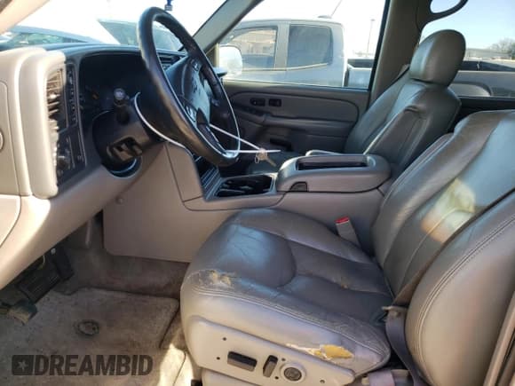 ✅ 2004 Chevrolet Suburban LT • VIN: 1GNFK16TX4J135814 • Лот: 41536915. Опубликован ранее на Copart с пробегом Не указан. Бесплатный доступ к архиву аукционных продаж из США и подробный отчёт об истории автомобиля на DreamBid. Изображение 7.