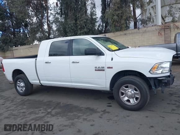 ✅ 2018 Ram 2500 Big Horn • VIN: 3C6TR4MT1JG213218 • Lot: 41487023. Wystawiony na IAAI z przebiegiem 141 367 mil. Bezpłatny archiwum sprzedaży aukcyjnych z USA i szczegółowy raport historii pojazdu na DreamBid. Zdjęcie 14.