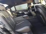 ✅ 2016 BMW 7 Series 750i xDrive • VIN: WBA7F2C50GG420405 • Lot: 85286655. Wystawiony na Copart z przebiegiem 192 418 mil. Bezpłatny archiwum sprzedaży aukcyjnych z USA i szczegółowy raport historii pojazdu na DreamBid. Zdjęcie 10.