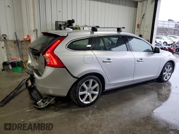 ✅ 2016 Volvo V60 T5 Drive-E Premier • VIN: YV140MEK4G1312954 • Lot: 39568854. Wystawiony na Copart z przebiegiem 74 481 mil. Bezpłatny archiwum sprzedaży aukcyjnych z USA i szczegółowy raport historii pojazdu na DreamBid. Zdjęcie 3.