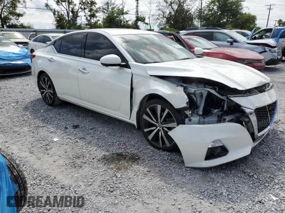 ✅ 2020 Nissan Altima Platinum • VIN: 1N4BL4FV1LC144983 • Lot: 81921905. Listed on Copart with 56,463 mi. Free auction sales archive from the USA and detailed vehicle history report at DreamBid. Image 4.