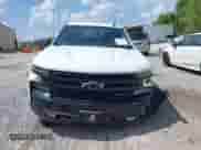 2021 Chevrolet Silverado 1500 LT Trail Boss z VIN 1GCPYFED4MZ453500, wystawiony jako IAAI lot #42766389 z przebiegiem 99 581 mil mil oraz . Historia ofert i sprzedaży dostępna na DreamBid. Obrazek 12.