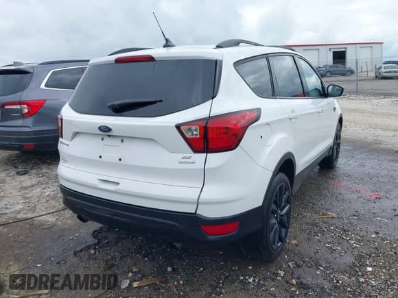 ✅ 2019 Ford Escape SE • VIN: 1FMCU0GD2KUC46050 • Лот: 42204401. Опубликован ранее на IAAI с пробегом 126 308 миль. Бесплатный доступ к архиву аукционных продаж из США и подробный отчёт об истории автомобиля на DreamBid. Изображение 4.