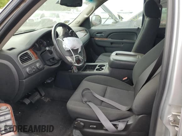 ✅ 2012 Chevrolet Suburban LS • VIN: 1GNSKHE77CR238331 • Lot: 65931523. Wystawiony na Copart z przebiegiem Nie podano. Bezpłatny archiwum sprzedaży aukcyjnych z USA i szczegółowy raport historii pojazdu na DreamBid. Zdjęcie 7.