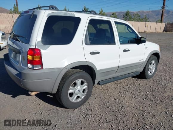 ✅ 2002 Ford Escape XLT • VIN: 1FMCU03182KB99324 • Lot: 43279794. Wystawiony na IAAI z przebiegiem 212 484 mil. Bezpłatny archiwum sprzedaży aukcyjnych z USA i szczegółowy raport historii pojazdu na DreamBid. Zdjęcie 4.